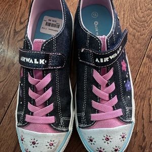 Girl’s Airwalk NWOT size 1.5